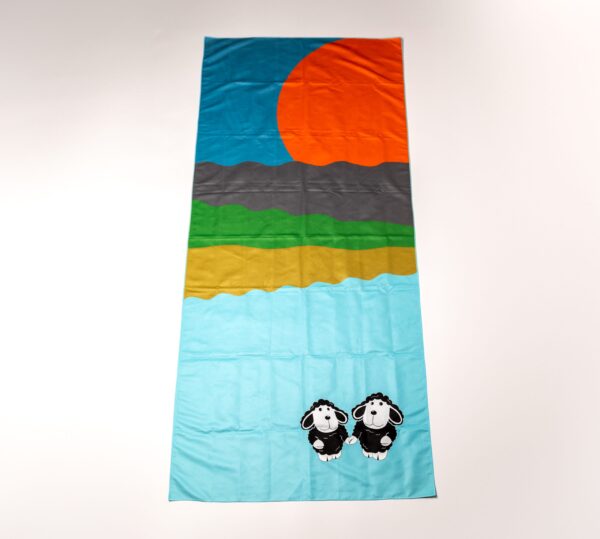 Microfibre Beach Towel with colorful logopring for relaxing at the beach. Fast-drying and sand-free material. 90cm x 200cm.